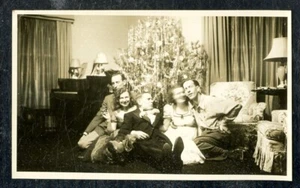 Vintage Photo FUN COUPLES IN-MOTION Under the Christmas Tree 1946 - Picture 1 of 2