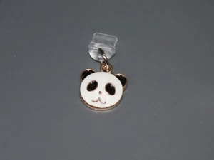 Charm Panda avec prise USB-C attachée - Utilisé dans la zone du chargeur - Photo 1 sur 1