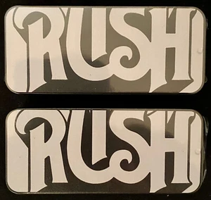 2 Dosen Rush Time Machine Tour 6 Gitarren-Plektren werkseitig versiegelt SELTEN - Bild 1 von 3
