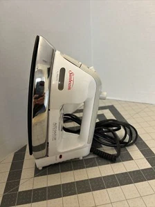 Sunbeam Iron 3953-006 Series P - Picture 1 of 11