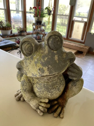 Wonderful Vint Old Worn Weathered Concrete / Cement Frog Toad Holder Garden Yard Cover
