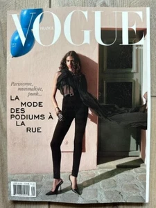 2023 La Mode Des Podiums À La Rue FRANCE VOGUE Fashion Magazine October Issue - Picture 1 of 1