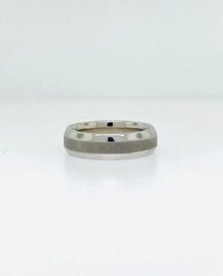 Alianza de boda de oro blanco de 14 quilates de 6,0 mm para hombre Foto 1 de 4