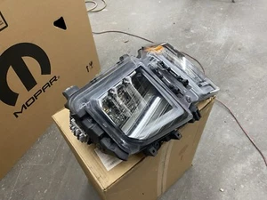 Perfect! 2020-2023 Silverado 2500 3500 HD Right Passenger RH LED Headlight OEM - Picture 1 of 8