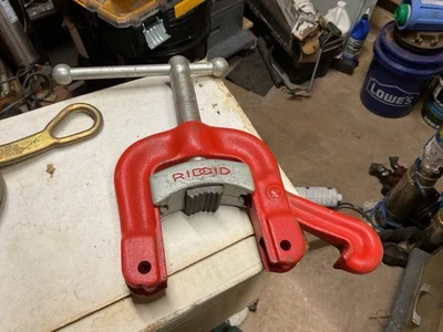 RIDGID  Tristand Vise Hold 6" pipe with Ridgid BRAND NEW BOUGHT NEVER USED OBO - Image 1 of 2