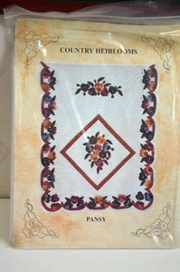 Country Heirlooms Stiefmütterchen Quilt Muster 90" x 108" - NEU - Bild 1 von 3