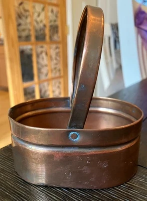 Cesta de cobre vintage con asa Foto 1 de 4