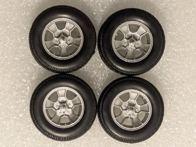 Комплект шин и колес для Welly 1987 Monte Carlo SS масштаб 1:18 - Изображение 1 из 2