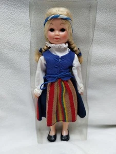 ORIGINAL PACKAGING Doll BEAUTIFUL FINLAND Sleep Eyes BLONDE vintage Culture GIFT - Foto 1 di 7