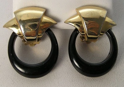 Impresionantes pendientes llamadores puerta aro negro tono dorado Givenchy vintage años 60 Foto 1 de 4