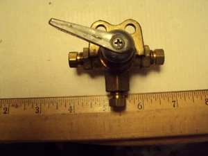 Imperial Eastman 3 way Brass Valve, 105HD-04-04-04, 1/4 compression fittings - Picture 1 of 2