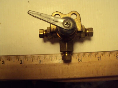 Imperial Eastman 3 way Brass Valve, 105HD-04-04-04, 1/4 compression fittings - Image 1 of 2