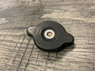 Tapa radiador Kawasaki 1986-2006 ZG1000 1000 Concours OEM 14075-1055 * Foto 1 de 2