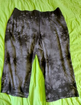 Leggings Capri Lane Bryant LIVI Talla 22/24 Azul Tie Dye Mármol Activo Foto 1 de 2