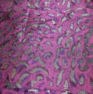 Damasco jacquard de cetim magenta, roxo, prata, emplumado - para gravatas, coletes, etc. - Imagem 1 de 4
