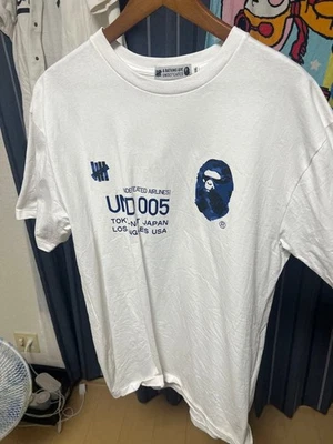 Camiseta Undefeated X A Bathing Ape Blanca Gráfica 2XL Casi Como Nueva Foto 1 de 4