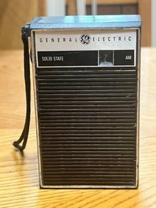 VINTAGE GENERAL ELECTRIC TRANSISTORRADIO MODELL P-2790F SAUBERE BATTERIE KOMP. - Bild 1 von 6