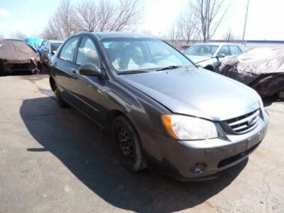 Guardabarros delantero derecho pasajero KIA SPECTRA 2004-2009 2005 2006 2007 208 04 05 06 Foto 1 de 4