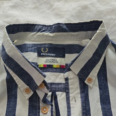 Camisa para hombre Fred Perry x Southsea Deckchairs Collab azul/blanco a rayas talla L Foto 1 de 4
