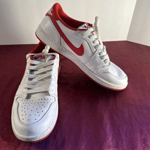 Size 9.5- Nike Air Jordan 1 Retro Low OG Varsity Red 2015 - Picture 1 of 18
