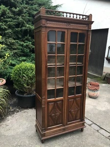 Zierlicher Vitrinenschrank um 1910 Nussbaum - Sprossenverglasung  toller Zustand - Bild 1 von 8