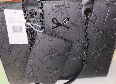 Bolso de Mano XOKIARA2 BETSEY JOHNSON Lazo Grande Repujado Lazos Negros Nuevo con Etiquetas Foto 1 de 4