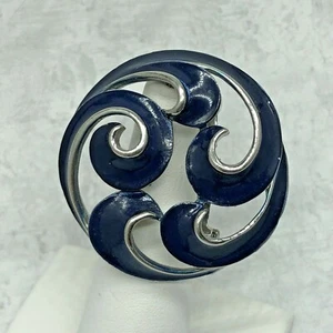 Impresionante Broche De Colección Tejido Abierto Esmalte Azul Remolinos Con Borde Tono Plateado 1.5 - Imagen 1 de 6