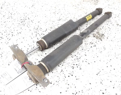 2014 14 Chevrolet Volt Rear Shock Absorber Left Right Pair OEM 22825519 - Imagem 1 de 4