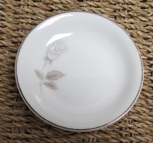 Pretty Noritake Bone China Butter Dish , "ROSAY", #6216, Like New, Great Present - Picture 1 of 3