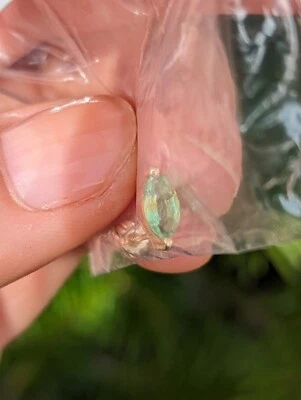 Pendientes Turmalina Paraiba, 0,82 quilates, 1,04 gramos de Oro Amarillo 10K  Foto 1 de 4