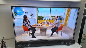 Fernsehgerät Samsung 43" Curved Design mit Samsung Soundbar - Bild 1 von 2