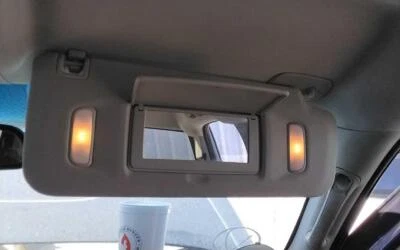 Viseira solar direita usada serve: 2010 Gmc Sierra 1500 captador novo estilo porta lisa esqui - Imagem 1 de 4