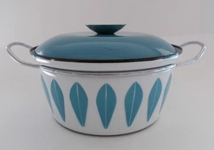 Catherine Holm Style Lotus 8.5" Enamel Dutch Oven 2 1/2 Quart Casserole MCM - Picture 1 of 10