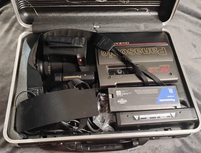 Panasonic AF X8 CCD OmniMovie VHS HQ Camcorder w/Case & Accessories - PLS READ! - Image 1 of 4