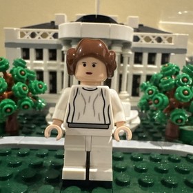 LEGO Star Wars Smooth Hair Princess Leia Mismold/misprint from 10198 Tantive IV