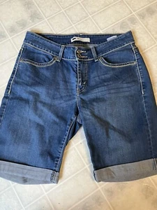 Levi’s Women’s Cuffed Bermuda Denim Jean Shorts - Size 10 (30W x 9.75L) - Picture 1 of 4
