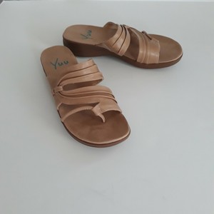 yuu julia sandals