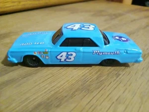 VINTAGE MODEL Richard Petty #43 1964 PLYMOUTH BELVEDERE Hot Wheels 1/64 - Picture 1 of 6
