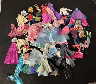 Кукла Барби и другая брендовая одежда лот смешанный винтажный современный смешанный лот 79 шт. - Изображение 1 из 4