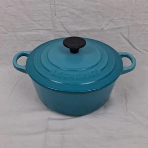 Vintage LE CREUSET #18 Enamel Cast Iron 2 Qt. Round Dutch Oven Pot & Lid BLUE - Picture 1 of 13
