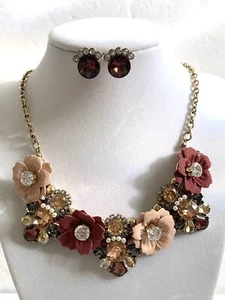 Cluster Pink Flowers Rhinestone Zirconia Antique Gold Tone Necklace Earrings Set - Picture 1 of 3