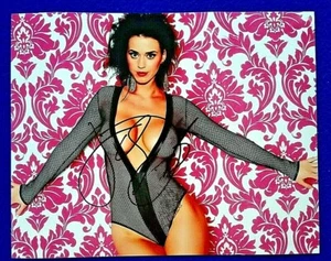 SEXY KATY PERRY HAND SIGNED AUTOGRAPHED GLOSSY 8X10 PHOTO COA - Bild 1 von 3