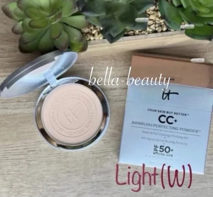 IT (LIGHT (W) ) CC+ Airbrush Perfecting Powder SPF 50+ | ~NEW~ - Image 1 of 3