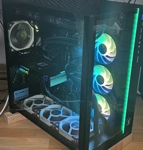 Ultimate 8K Gaming PC Intel i9-13900K, 32GB RTX 5090, 96GB DDR5, 4TB NVMe, Win11 - Afbeelding 1 van 7