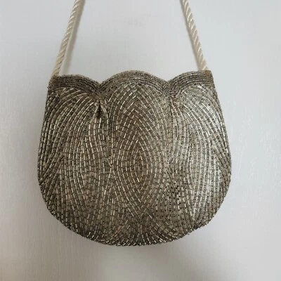 Bolso clutch vintage crema y gris con cuentas a mano en forma de tulipán con correa Foto 1 de 4