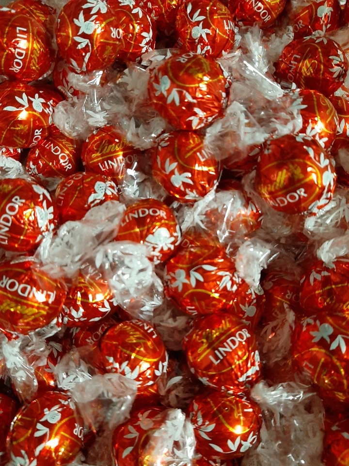 1 x 1000gr. Lindt Lindorkugeln Rot, MHD 09.2026 ! (1000gr./27,98€) - Bild 1 von 1
