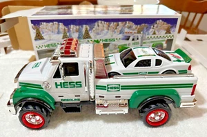 Camión de juguete y auto de carreras Hess 2011 nuevo en caja - Imagen 1 de 10