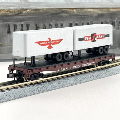 Atlas N Scale Santa Fe Piggyback Flat Car with Sealand APL Trailers ATSF 92308 - Image 1 of 4