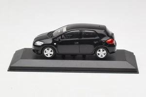 TOYOTA004 Toyota Auris E150 Black Minichamps 1/43 - Picture 1 of 4