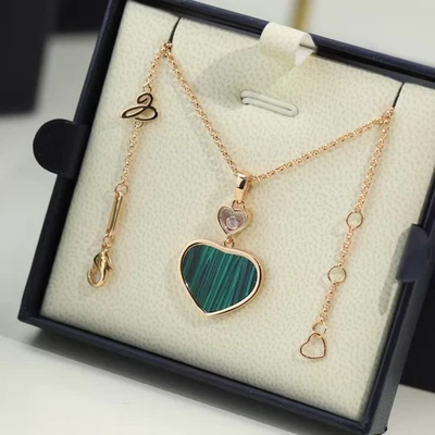 Collar colgante corazón malaquita Chopard Happy Hearts para mujer Foto 1 de 3
